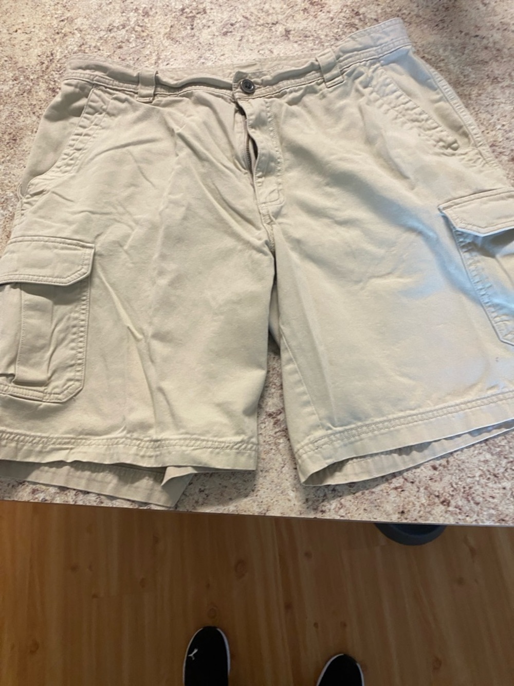 Columbia Men's Cargo Shorts in Light Beige